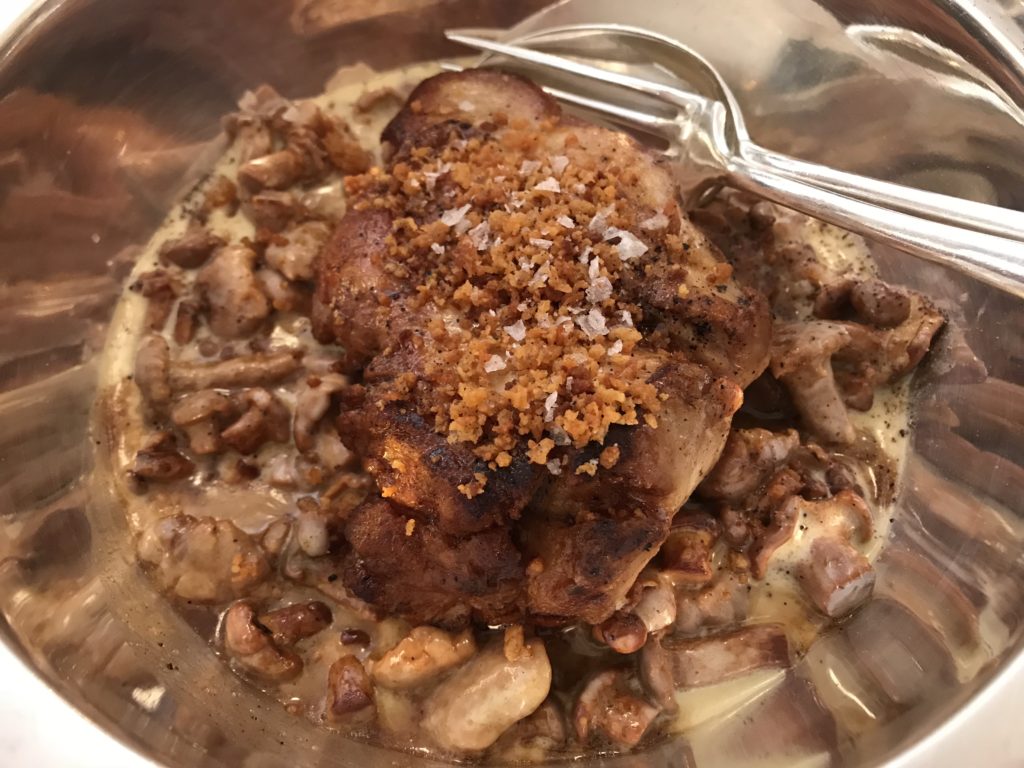 Restaurant La Poule au Pot ris de veau sauce savagnin