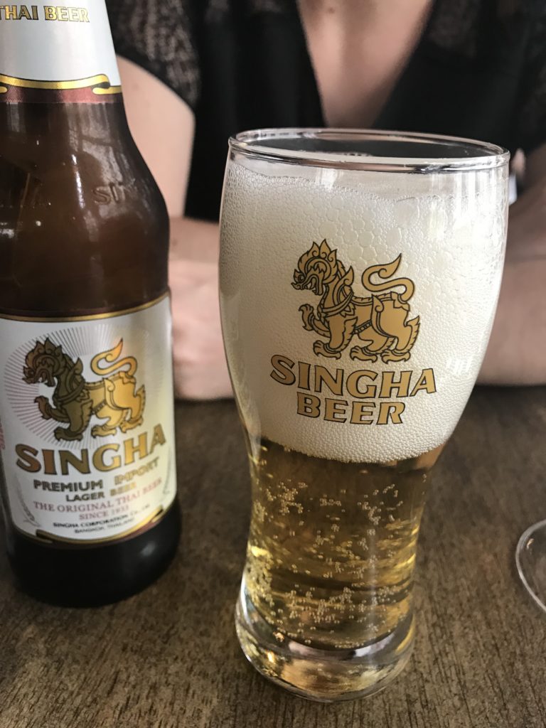Au Petit Thai Singha beer
